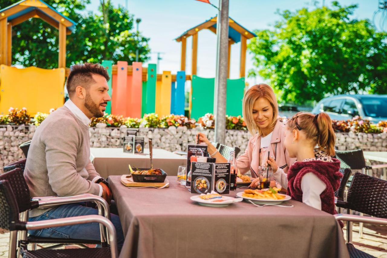 Hotel Paprika Hegyeshalom Kültér fotó