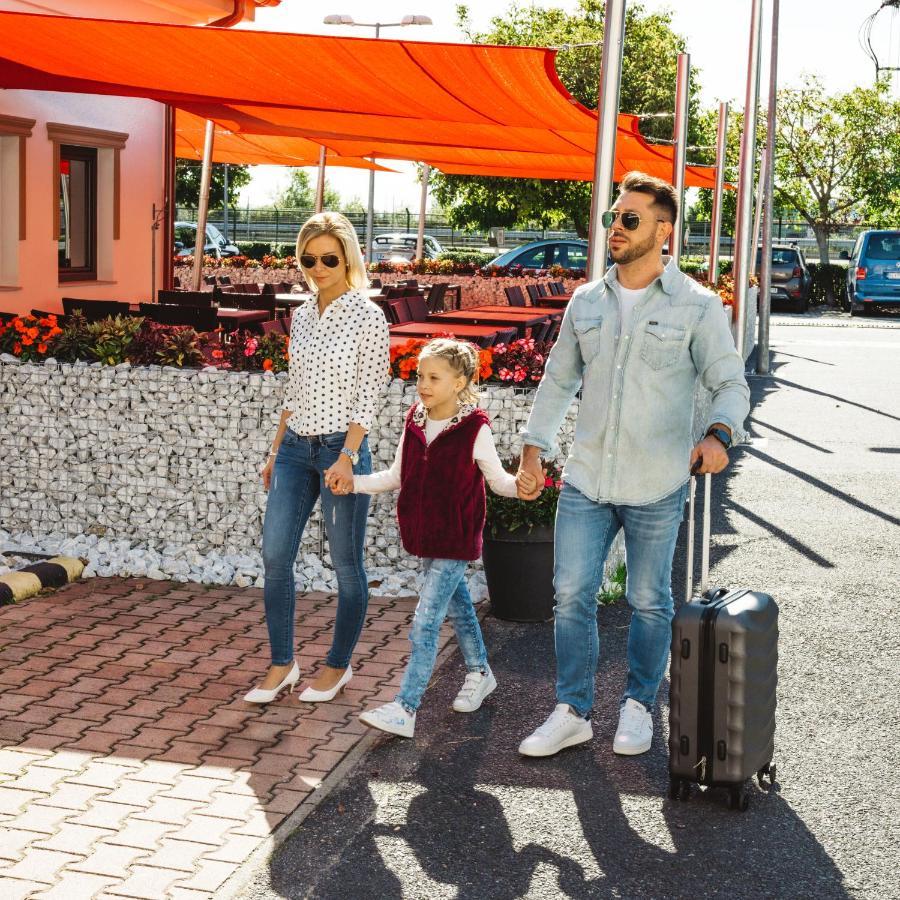 Hotel Paprika Hegyeshalom Kültér fotó